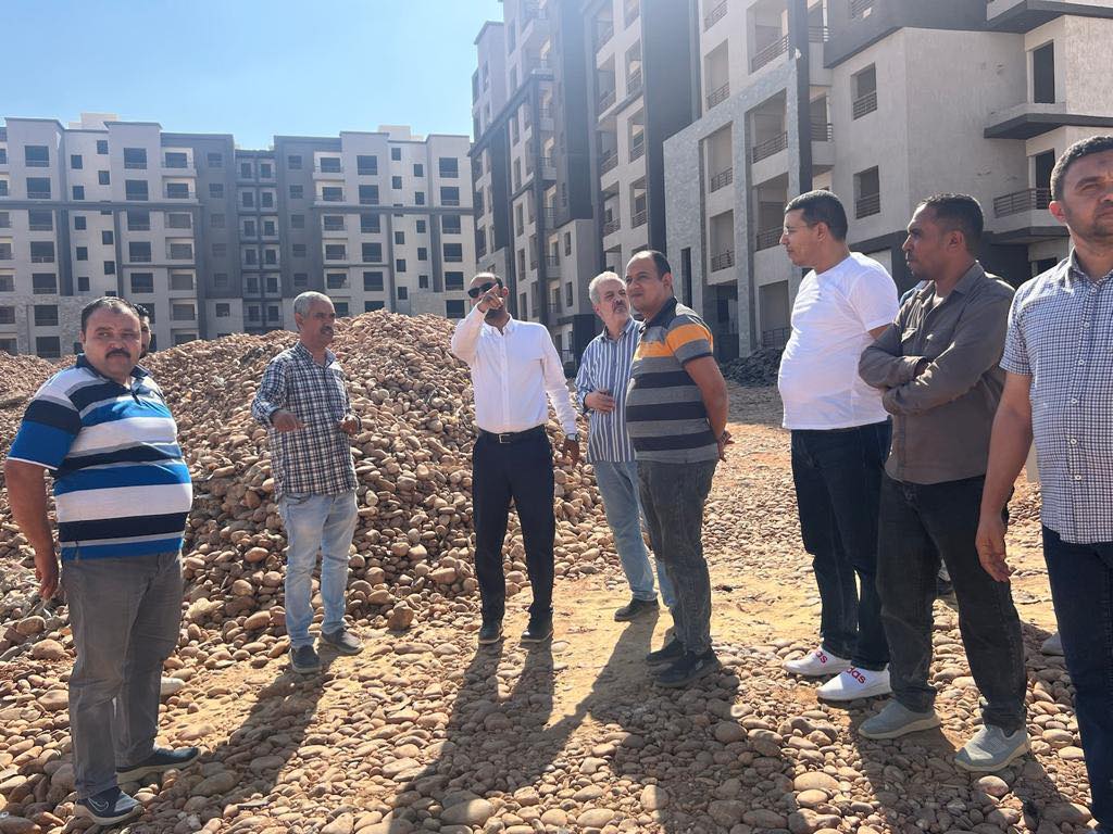 وزير الإسكان يتابع معدلات تنمية مدينة ملوي الجديدة بمساحة 19 ألف فدان
